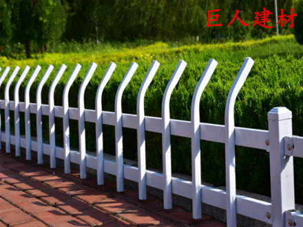 白色草坪围栏
